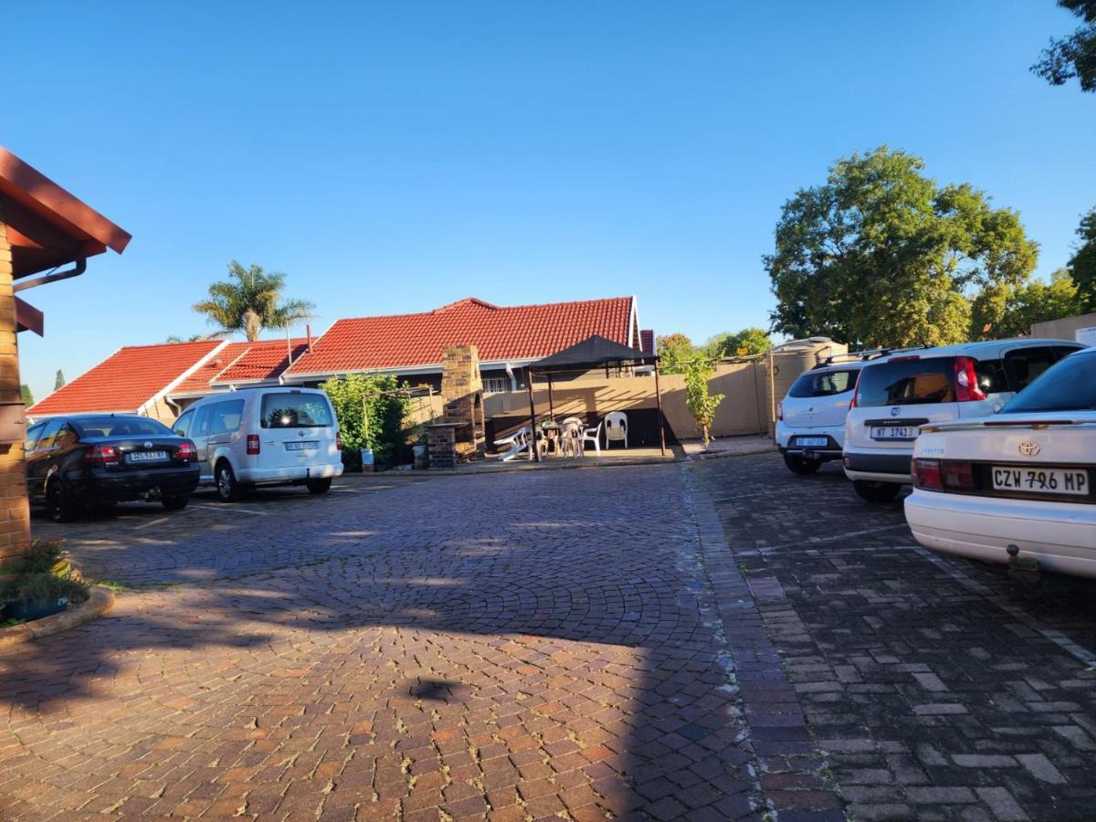Southy Inn By The Lake Benoni Exterior photo