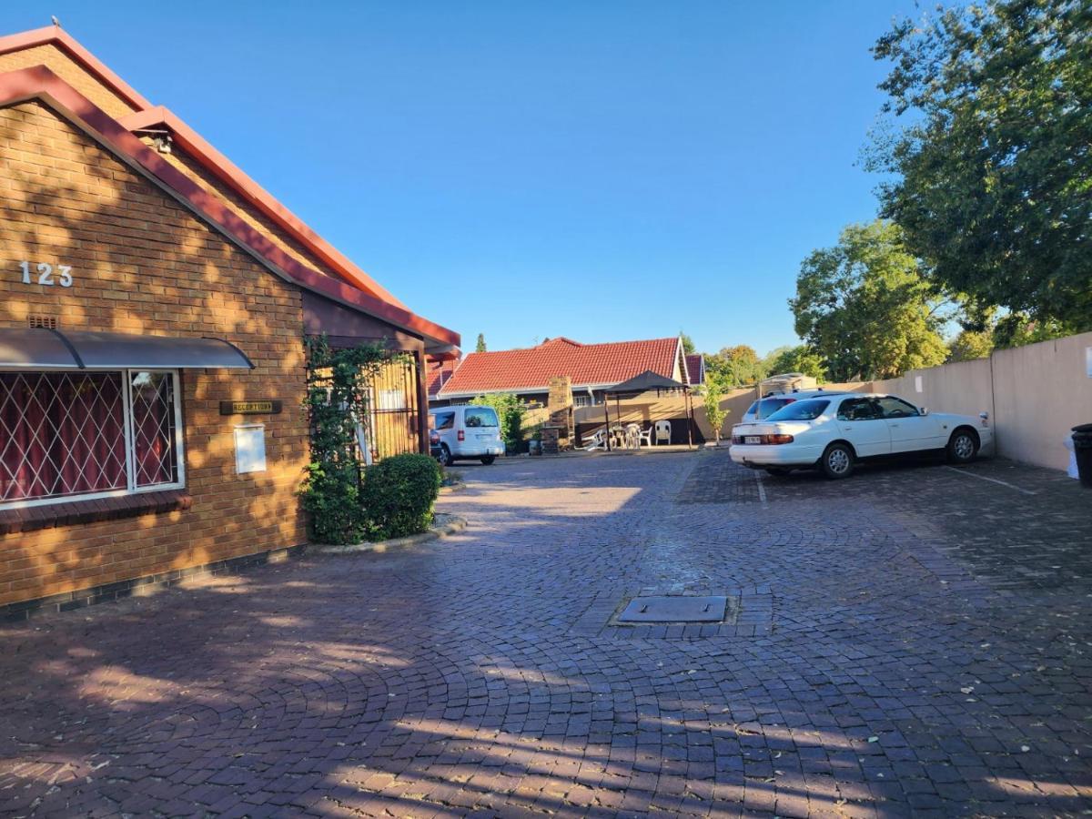 Southy Inn By The Lake Benoni Exterior photo