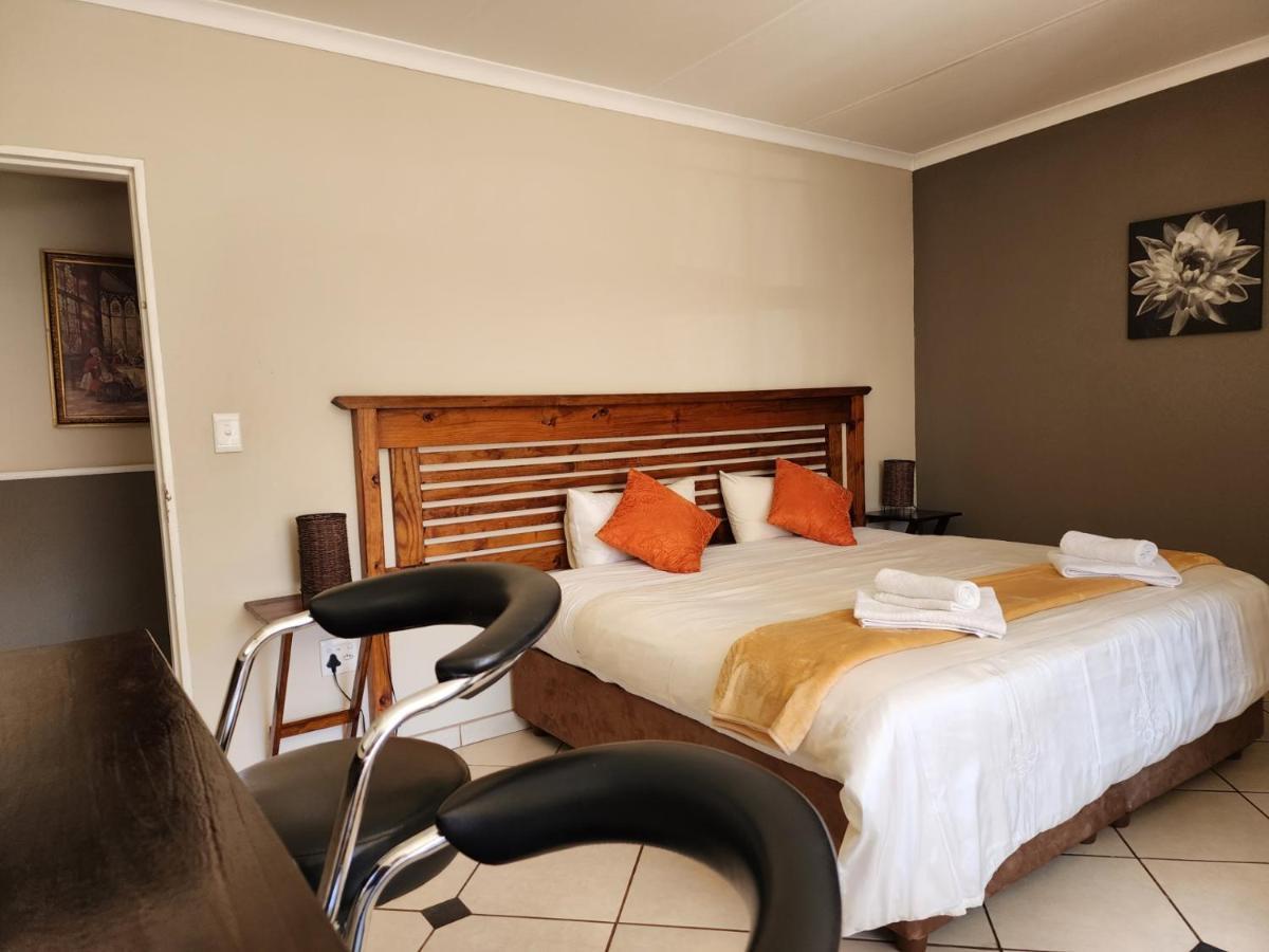 Southy Inn By The Lake Benoni Exterior photo