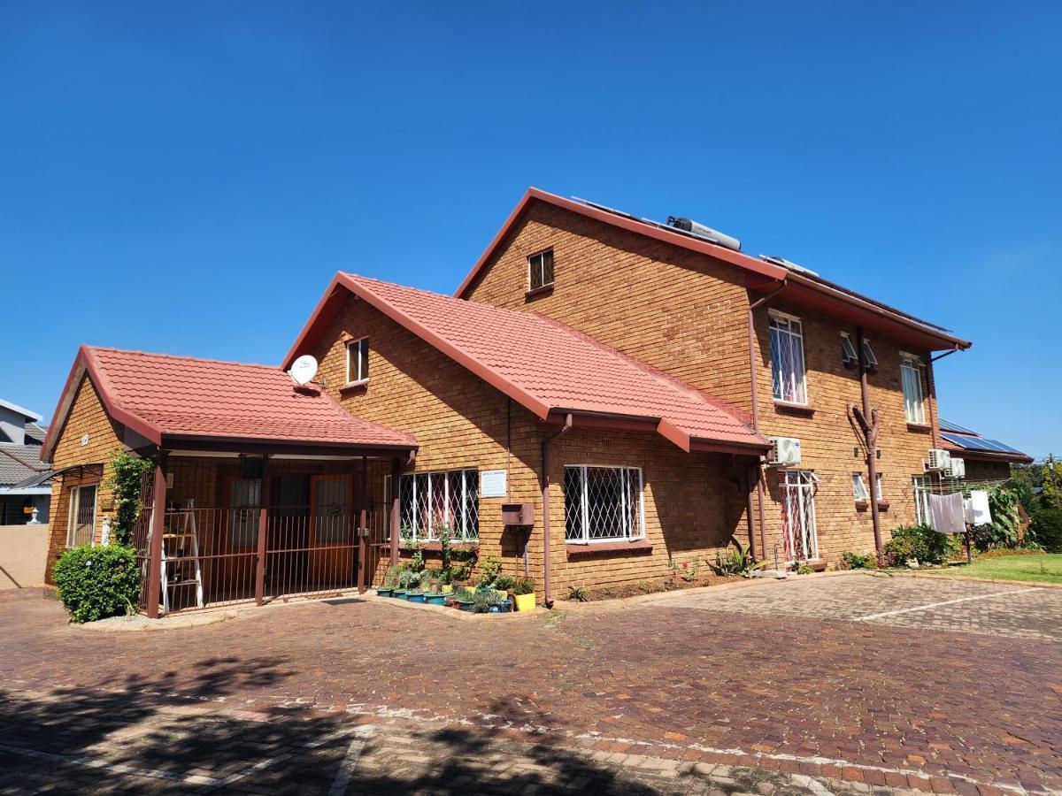 Southy Inn By The Lake Benoni Exterior photo